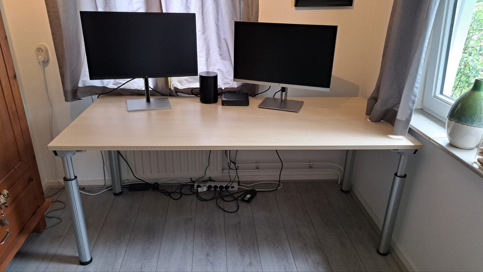 Modern bureau met verstelbare poten - kleur licht eiken, Ophalen, Gebruikt, Hout, 180 cm