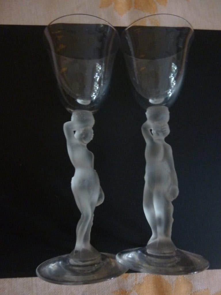 2 wijnglazen op vrouwen figuur, helder glas met satine, Ophalen of Verzenden