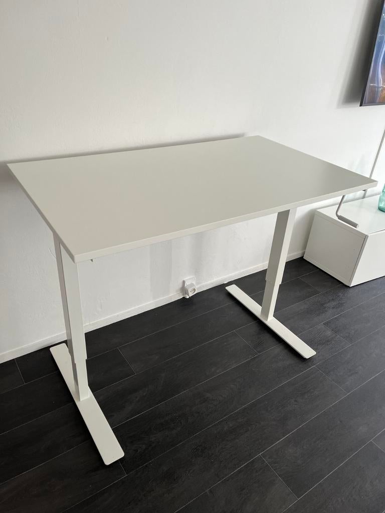 BESCHIKBAAR: IKEA TROTTEN ZIT-STA BUREAU 120X70, Huis en Inrichting, Bureaus, Ophalen, Zit-sta bureau, Gebruikt, In hoogte verstelbaar