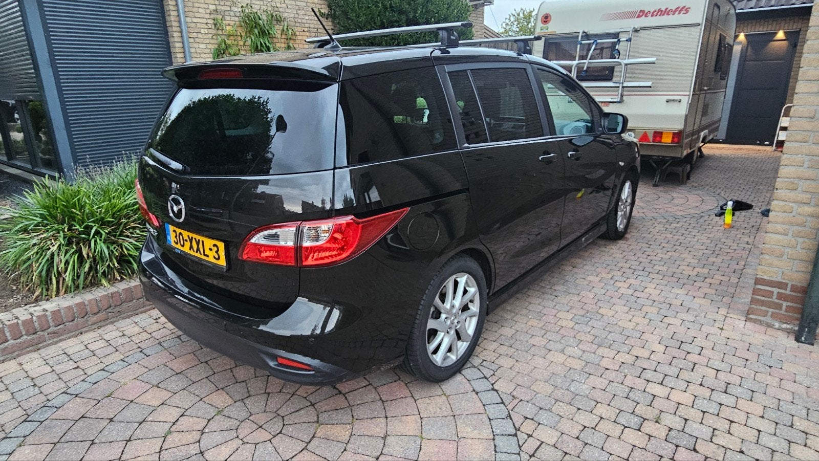 Zeer Luxe ! Mazda 5 2.0 GT-line 7-zits 2012 APK Mei 2027, Auto's, Mazda, Zwart, 4 cilinders, 7 stoelen, Handgeschakeld
