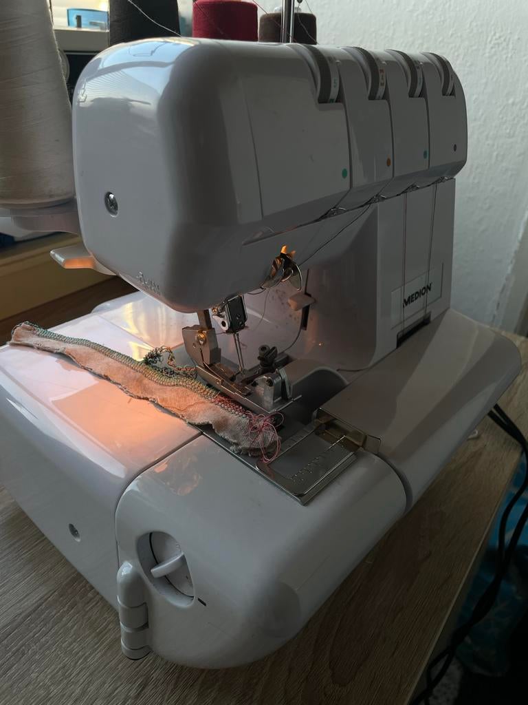 Medion MD14302 Naaimachine, Hobby en Vrije tijd, Naaimachines en Toebehoren, Ophalen, Gebruikt, Naaimachine, Overige merken