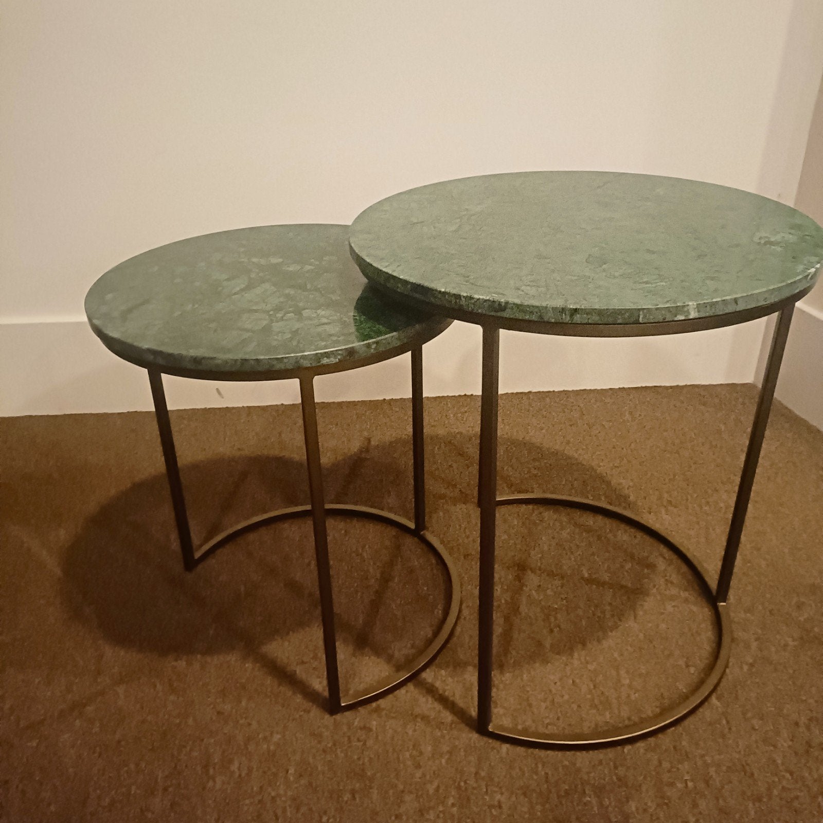Salontafel set van 2: Groen Marmer & Bronskleurig Onderstel, Ophalen, 50 – 75, Minder dan 50 cm, Modern, Klassiek, Luxe