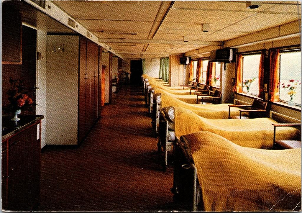 ms. J. Henry Dunant - Één van de zes slaapzalen (1983), Verzenden, 1980 tot heden, Gelopen, Zuid-Holland