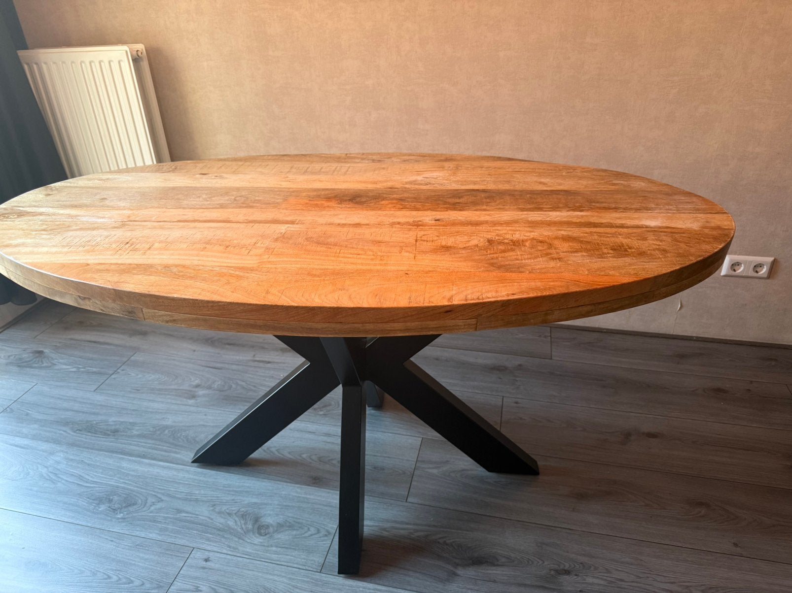 Ovale mangohouten eettafel  160 x 90 cm zwarte metalen poten, Zo goed als nieuw, 150 tot 200 cm, Ovaal, 50 tot 100 cm
