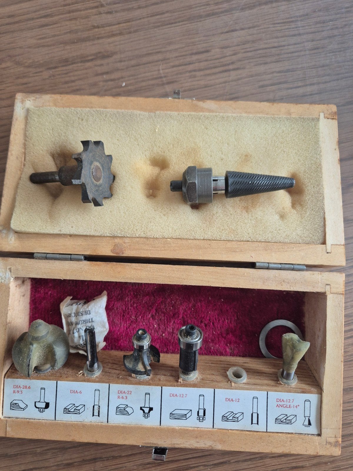 Freesbit set in houten kistje, Ophalen of Verzenden, Gebruikt, Elektrisch, Bovenfrees