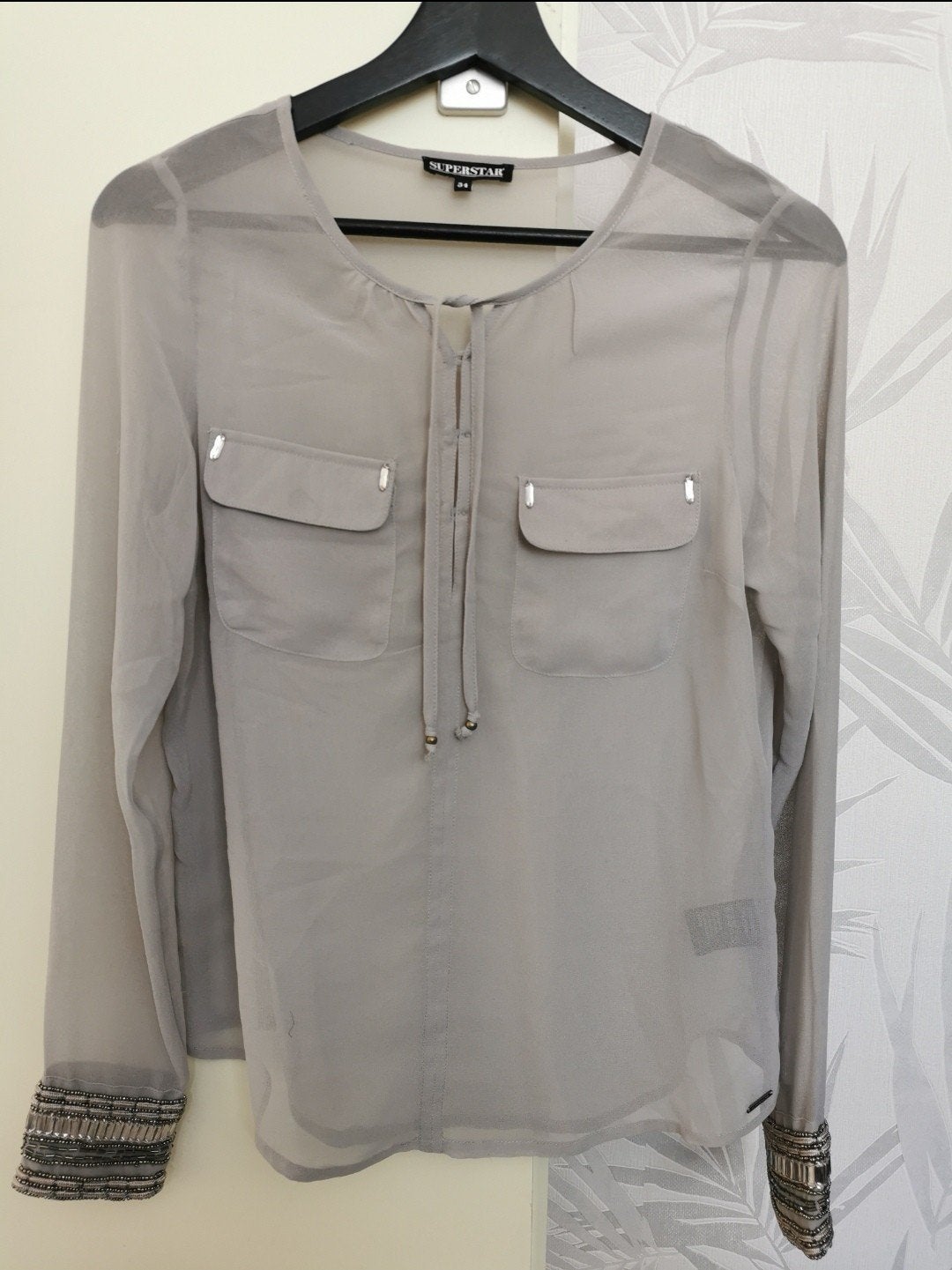 Superstar grijze blouse met diamantmouwen, maat 34, Kleding | Dames, Blouses en Tunieken, Ophalen of Verzenden, Zo goed als nieuw