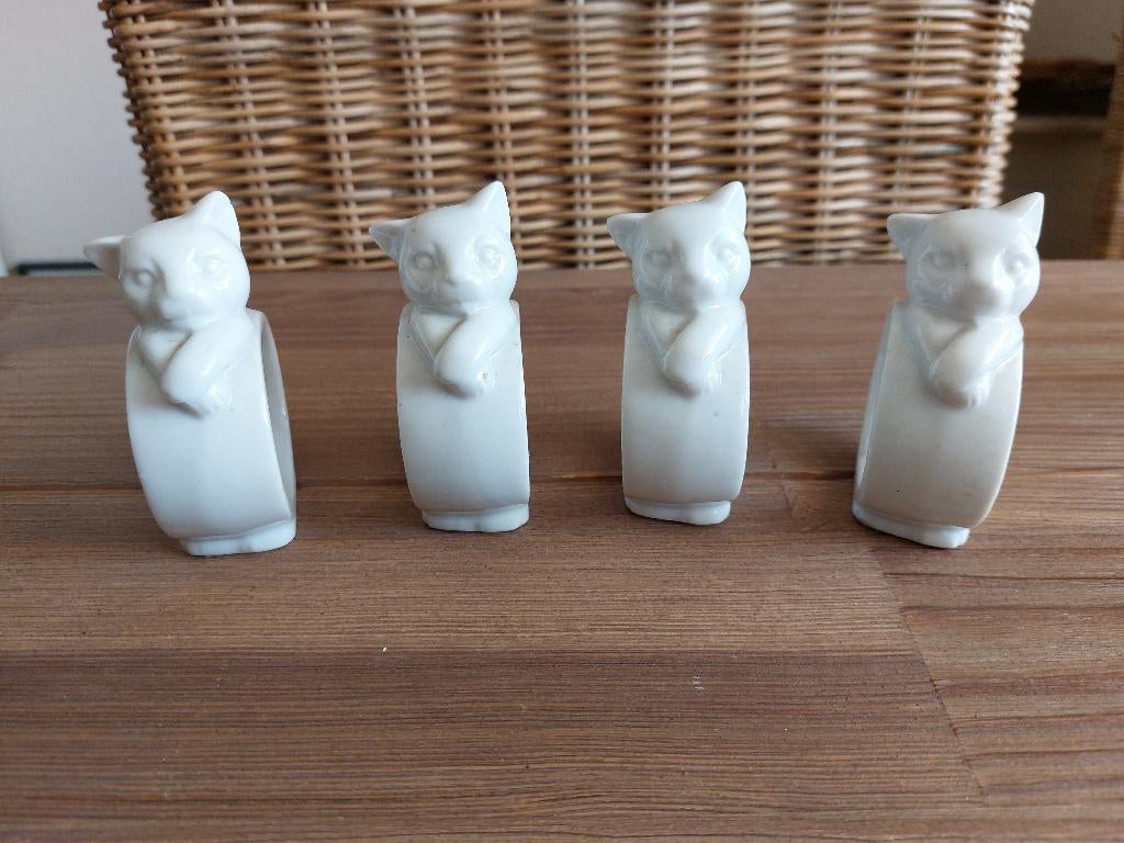 4 Prachtige Vintage Poes Katten Servet Houders Wit Porselein, Verzenden, Zo goed als nieuw, Porselein, Compleet servies