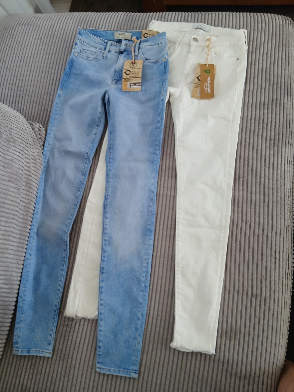 Nieuwe COJ jeans: lichtblauw en wit, maat W28-W29, Kleding | Dames, Spijkerbroeken en Jeans, Ophalen, Blauw, COJ, Overige jeansmaten