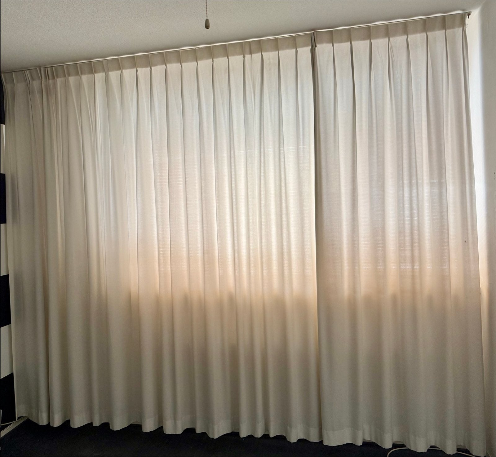 Lichtdoorlatende gordijnen, crème, 2 stuks, Gebruikt, Ophalen of Verzenden, Lichtdoorlatend, Gordijn