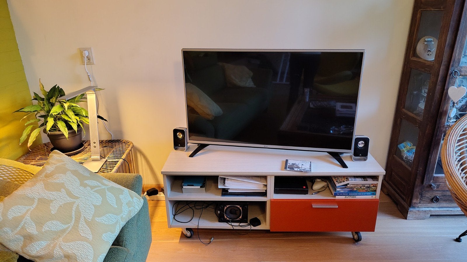 Neoset TV-meubel met oranje lade, Ophalen, Gebruikt, 100 tot 150 cm, Minder dan 100 cm