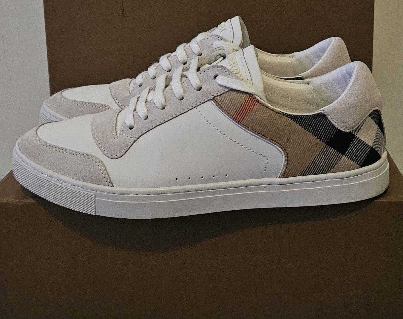 Burberry sneakers, Verzenden