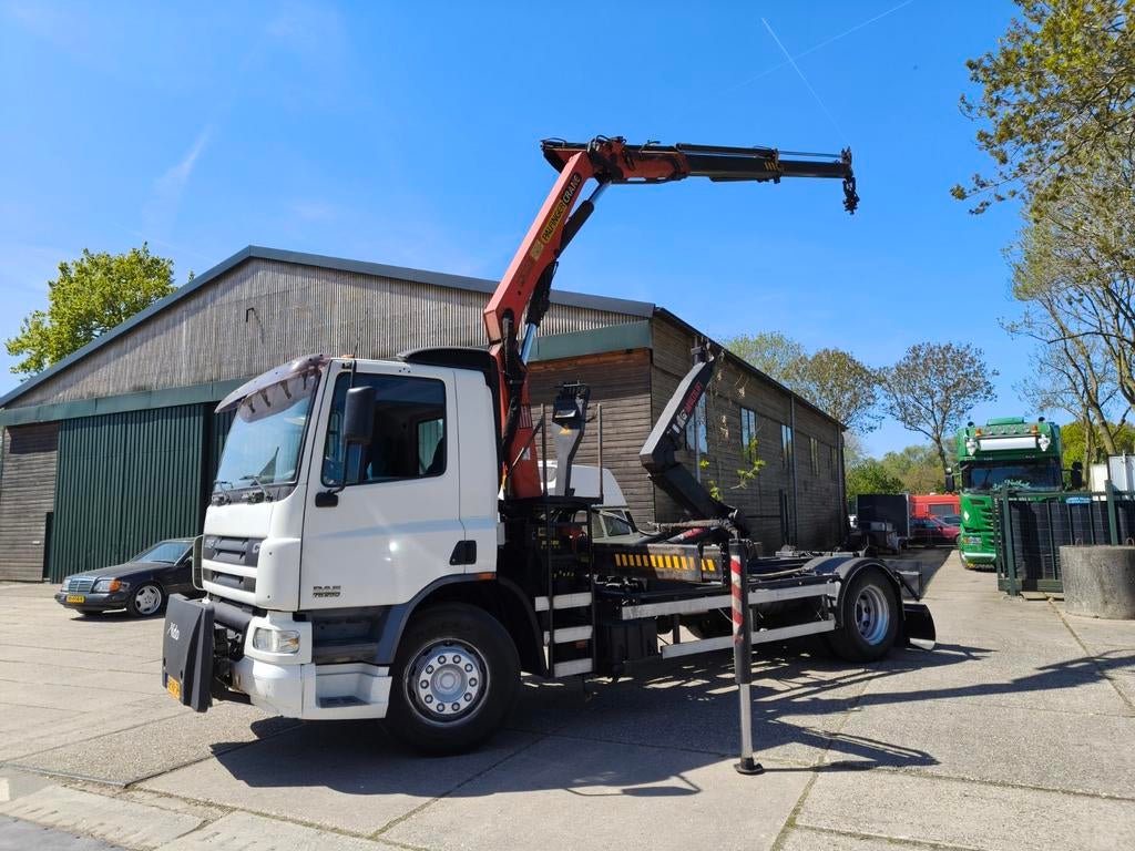 Te koop nette daf cf 75/250 haak/kraan apk nw tacho 2006, Auto's, Vrachtwagens, Bedrijf, ABS, Achteruitrijcamera, Airconditioning