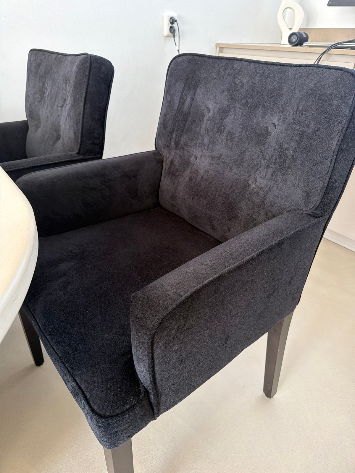 Eetkamerstoelen merk Oláv - Zwart fluweel, Ophalen, Twee, Zwart, Zo goed als nieuw