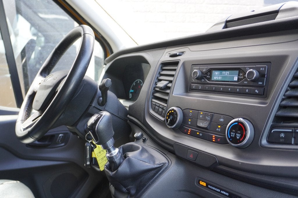 Ford Transit 2.0 TDCI 130PK L3H2 EURO 6 - Airco - Cruise - P, Auto's, Bestelauto's, Voorwielaandrijving, 4 cilinders, Bedrijf
