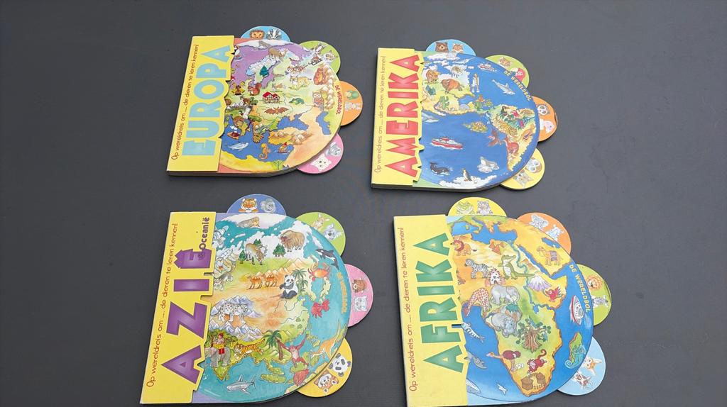 Complete reeks 4 kartonboekjes:Afrika, Amerika, Azië, Europa, Ophalen of Verzenden, Gelezen, 2 tot 3 jaar