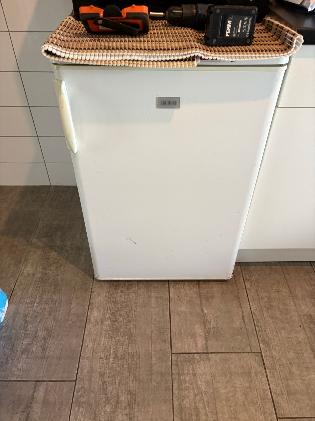Compacte diepvries met 3 lades, Witgoed en Apparatuur, Vriezers en Diepvrieskisten, Gebruikt, Minder dan 60 cm, Vrijstaand, Ophalen