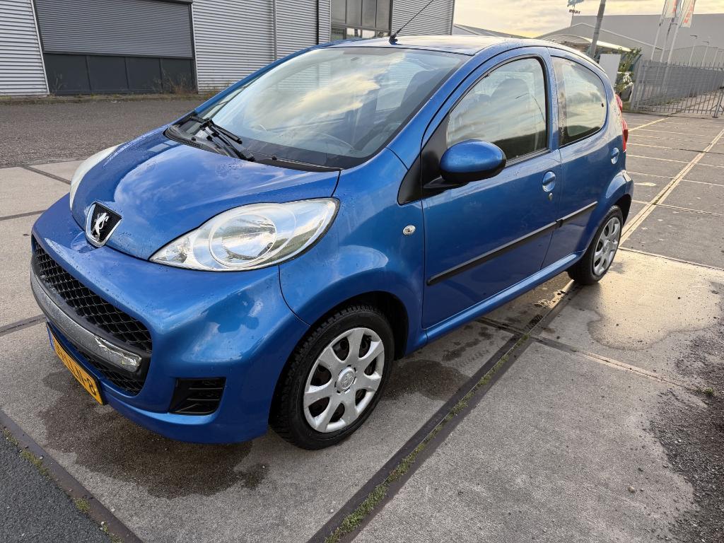 Peugeot 107 1.0 12V 5DR 2010 Blauw, Auto's, Voorwielaandrijving, Stof, Zwart, 68 pk