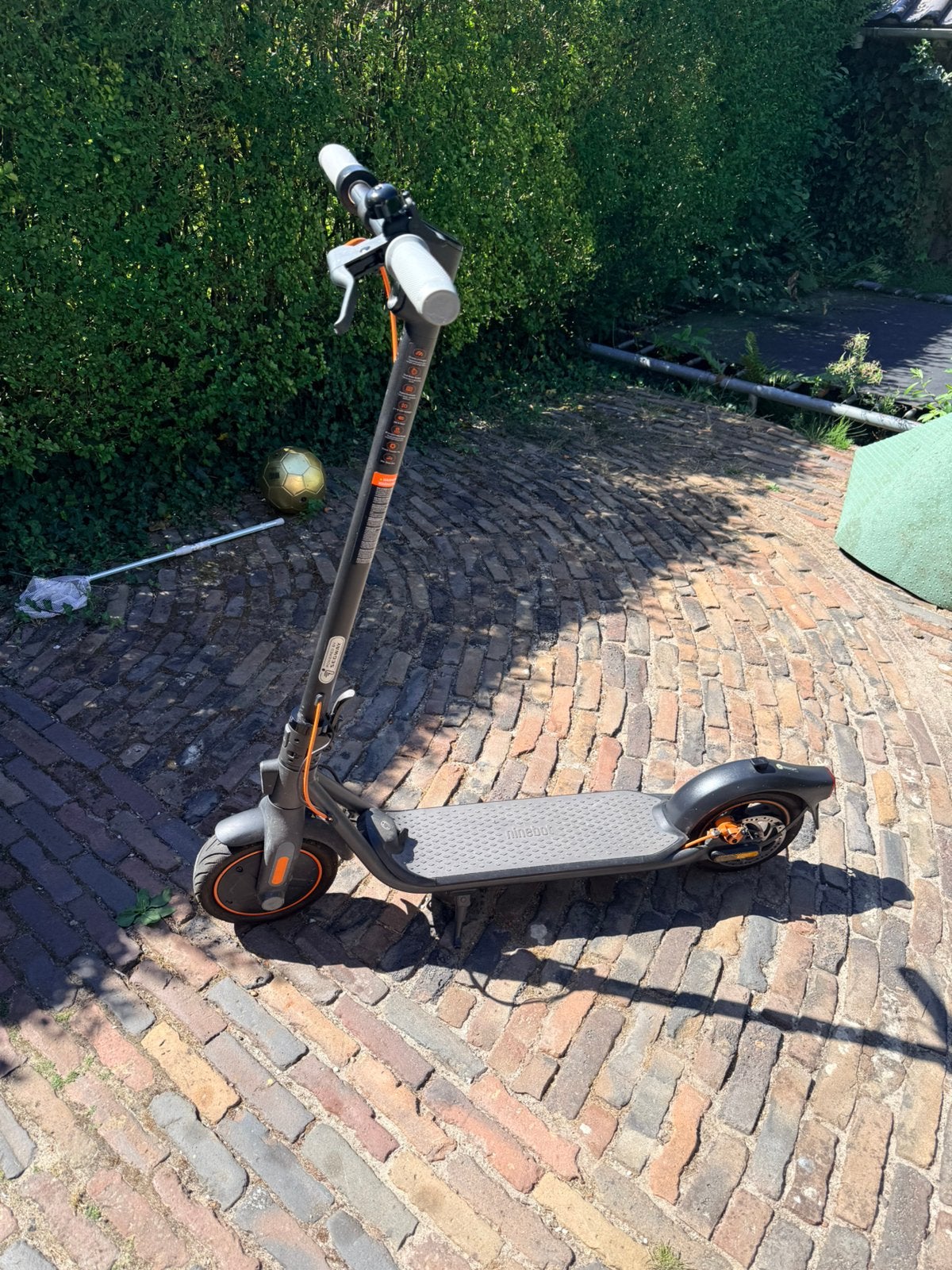 Ninebot Elektrische step, Fietsen en Brommers, Steps, Ophalen, Zo goed als nieuw, Elektrische step (E-scooter)