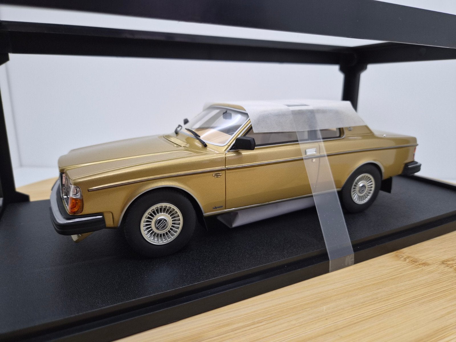 Cultscale Volvo 262c Bertone Goud Metallic 1:18, Overige merken, Auto, Verzenden, Nieuw