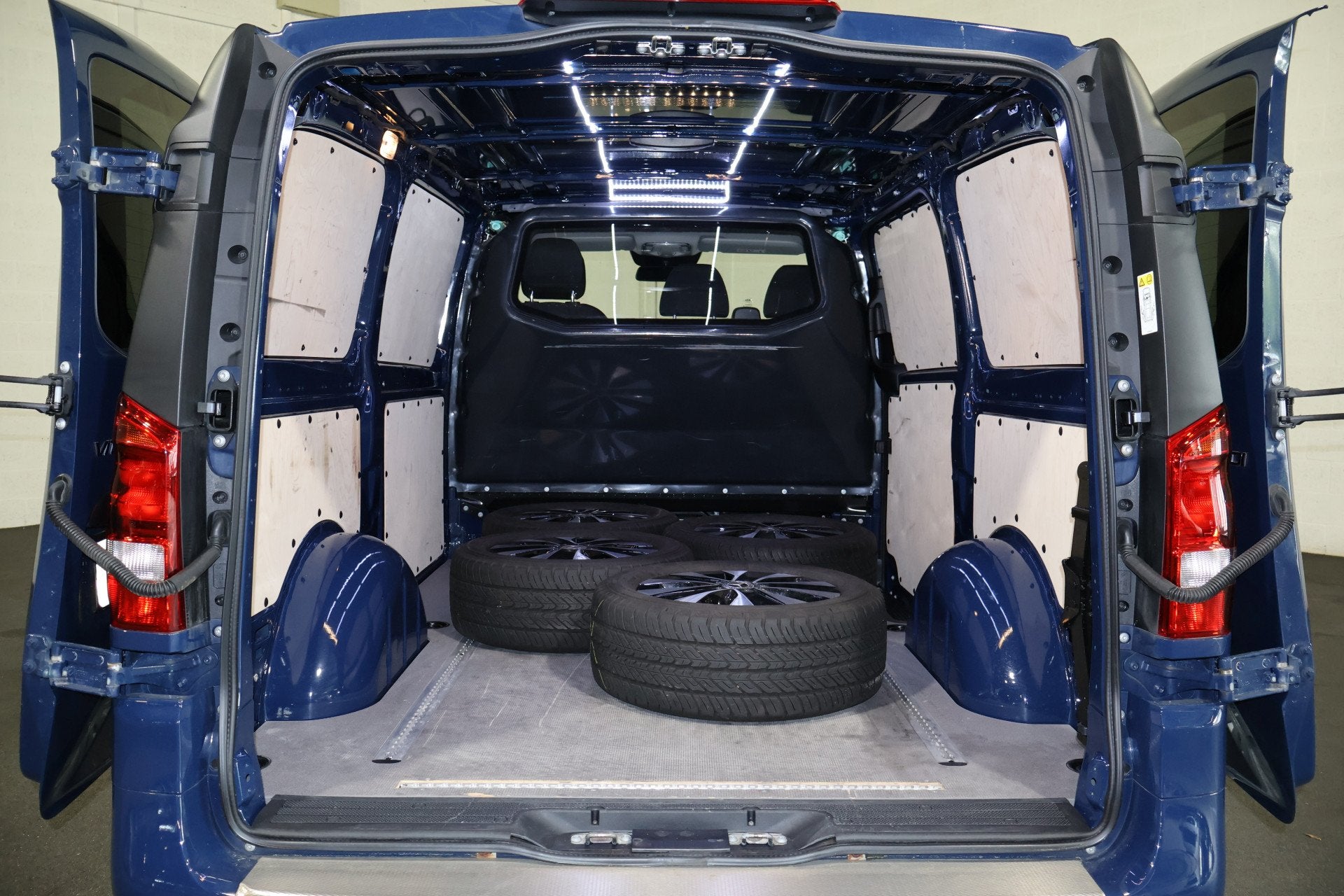 Mercedes-Benz Vito 119 CDI Automaat Led Navigatie (bj 2023), Auto's, Bestelauto's, Achterwielaandrijving, Gebruikt, Multifunctioneel stuurwiel