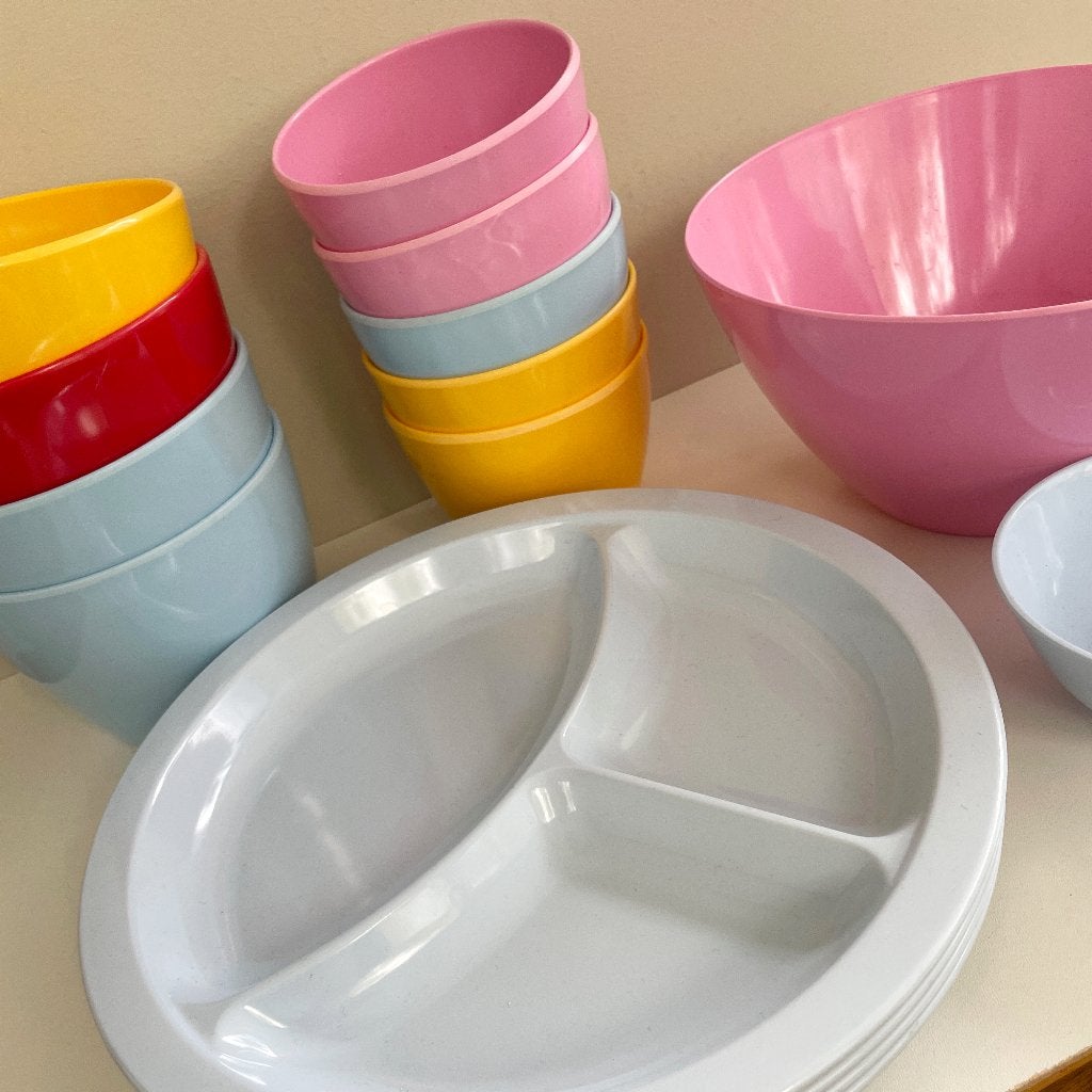 set SCHALEN borden bakjes retro vintage kleurtjes melamine, Ophalen of Verzenden, Gebruikt