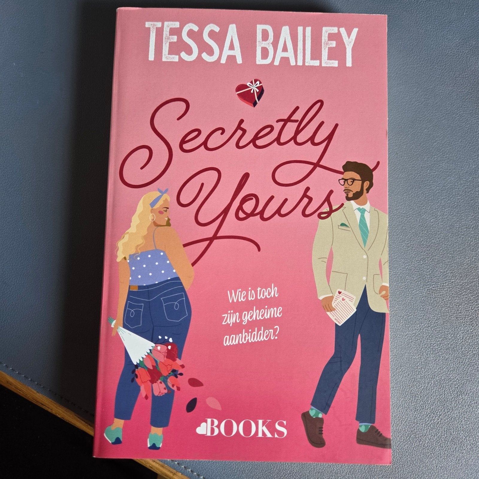 Secretly Yours - Tessa Bailey (Nederlands), Ophalen of Verzenden, Zo goed als nieuw, Nederland, Tessa Bailey