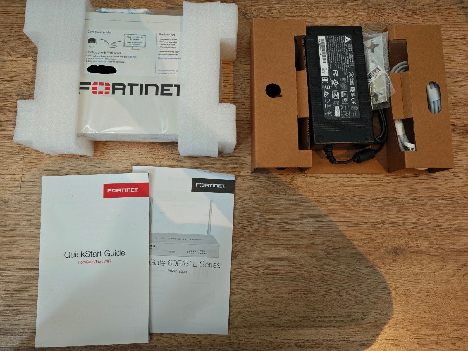 Fortinet FortiGate 60E-POE Firewall/Router - Nieuw in doos, Computers en Software, Ophalen of Verzenden, Nieuw, Router, Fortinet