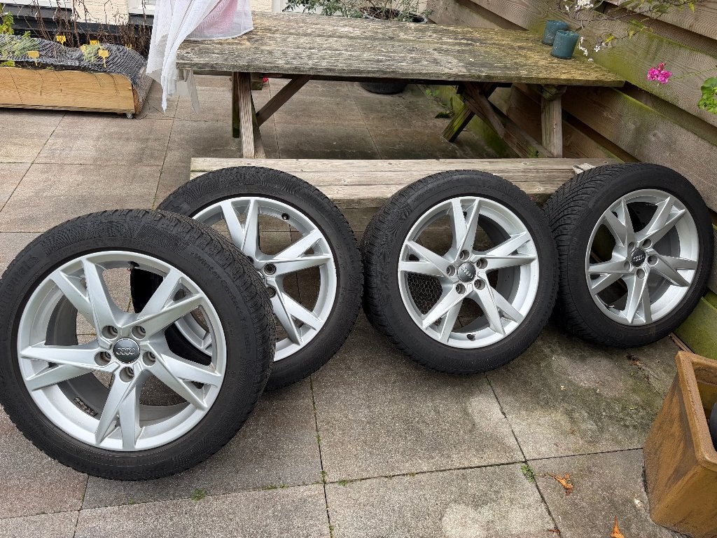 Audi A4 Winterset Originele Velgen + Continental banden, Ophalen, Gebruikt, Banden en Velgen, 17 inch