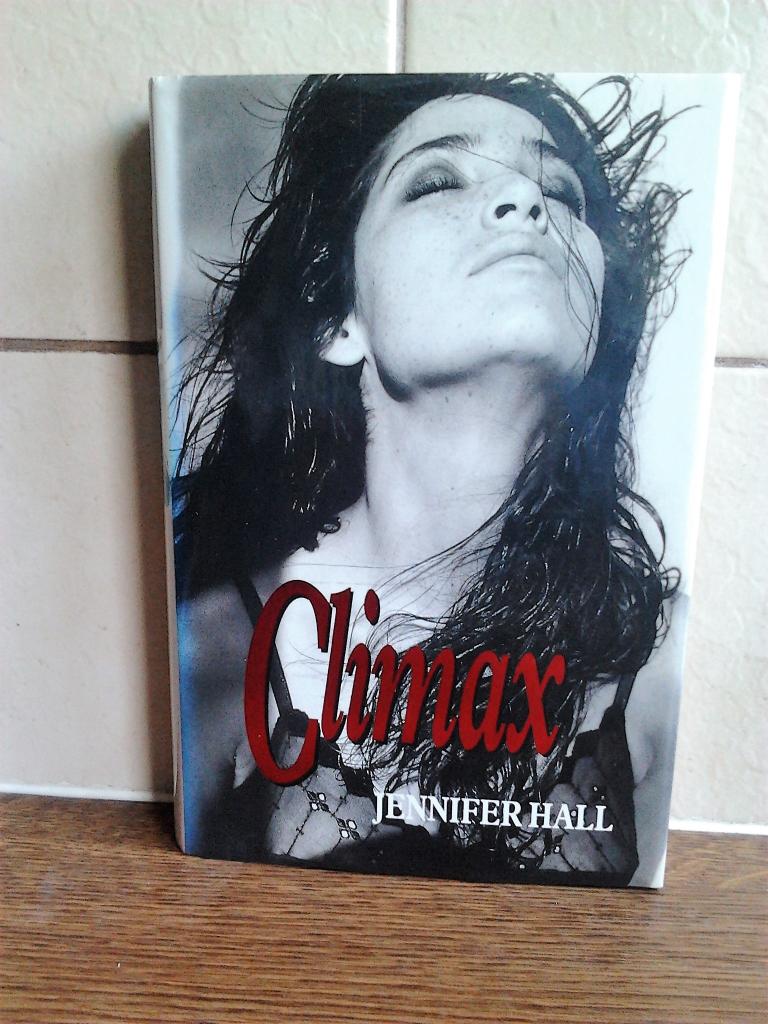 Climax. Jennifer Hall., Boeken, Ophalen of Verzenden, Gelezen
