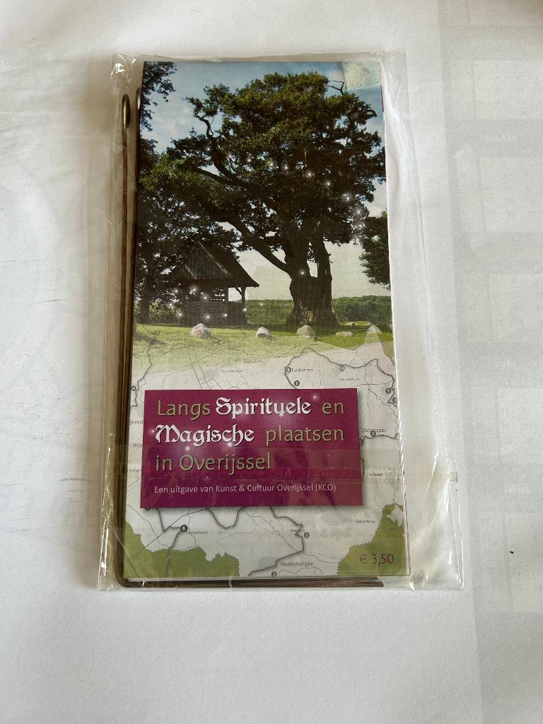 Langs Spirituele en Magische plaatsen in Overijssel, Boeken, Ophalen of Verzenden, Zo goed als nieuw, Spiritualiteit algemeen