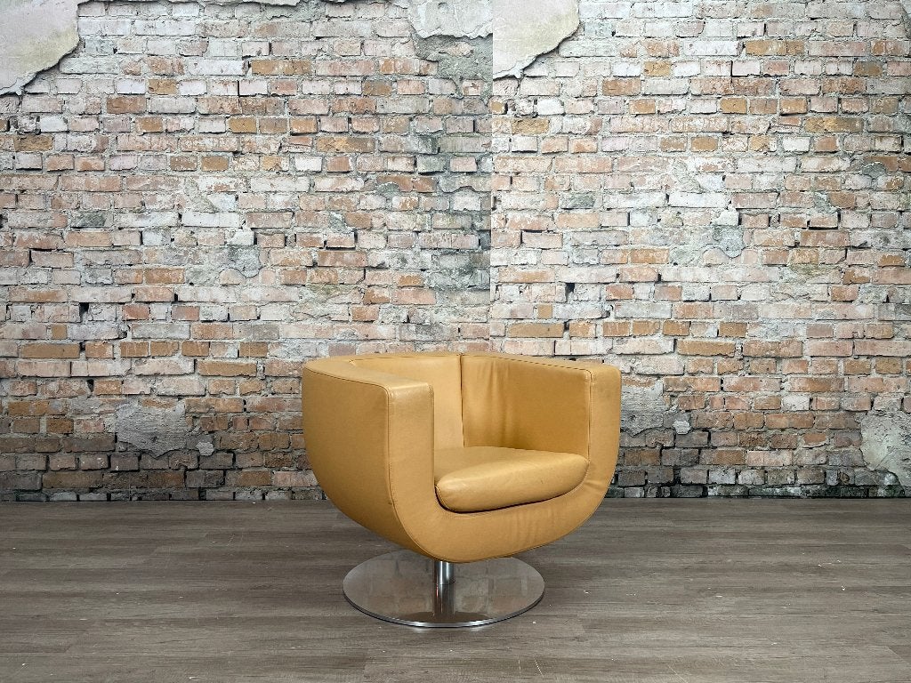 B&B Italia Tulip Armchair camel bij TheReSales