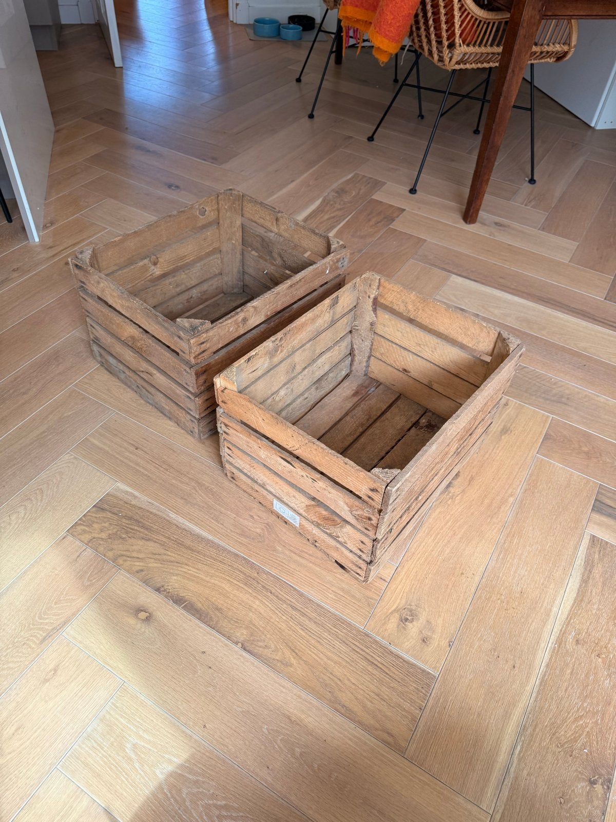 2 Houten kratten - Vintage opbergkisten, Gebruikt, 40 tot 60 cm, 50 tot 75 cm, Ophalen of Verzenden