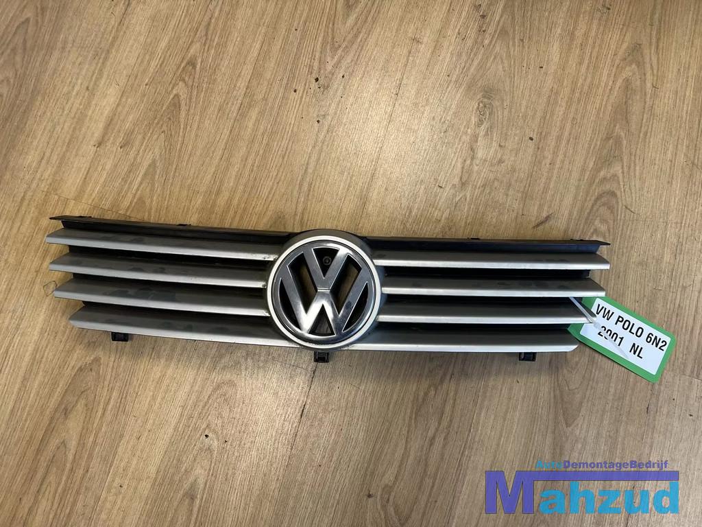 VW POLO 6N2 Grille 1999-2003, Auto-onderdelen, Carrosserie en Plaatwerk, Gebruikt, Volkswagen, Volkswagen AG, Berliner Ring 2
38440  Wolfsburg, DE