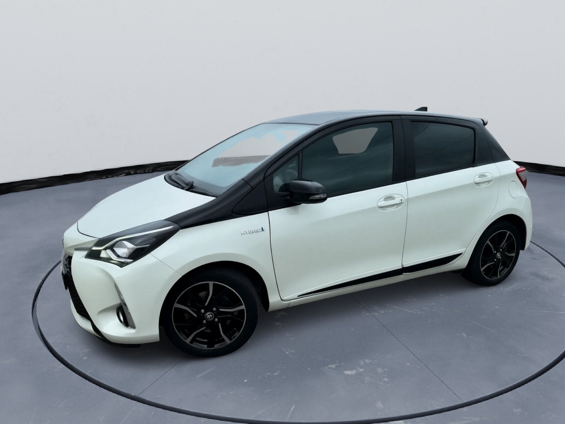 Toyota Yaris Automaat 1,5 Hybride bi tone Camera Cruise Cont, Auto's, Stof, 1498 cc, 4 cilinders, 100 pk