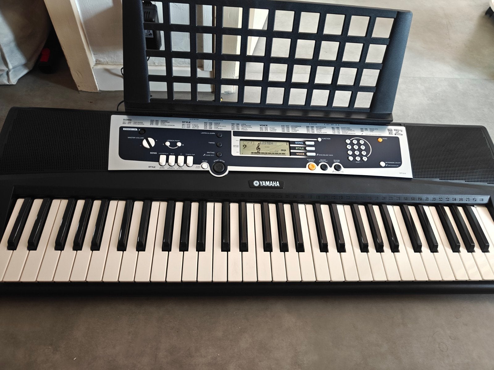Yamaha keyboard met 61 toetsen en standaard, Ophalen, Yamaha, Met standaard, 61 toetsen