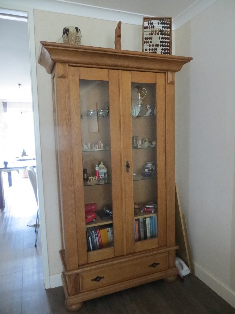 Vitrinekast  blank eiken   antiek look, Huis en Inrichting, Kasten | Vitrinekasten, Ophalen, Gebruikt, 200 cm of meer, Antiek look