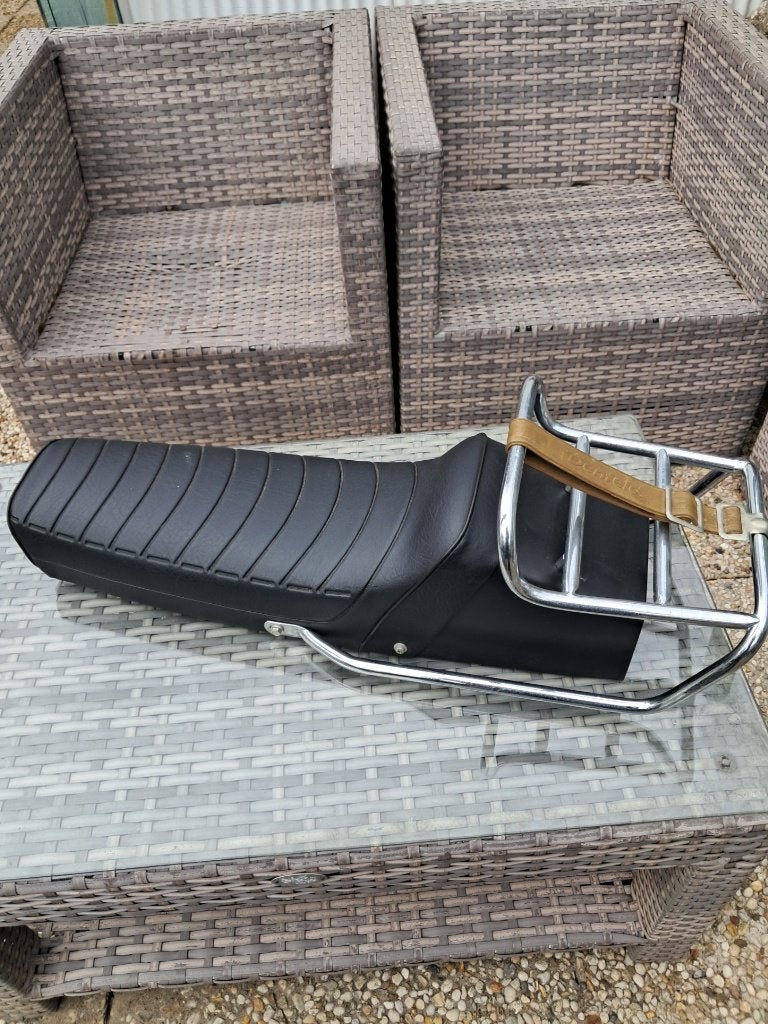 NOS  denfeld zadel riem rekje., Fietsen en Brommers, Brommeronderdelen | Zundapp, Nieuw, Zadel, Ophalen of Verzenden