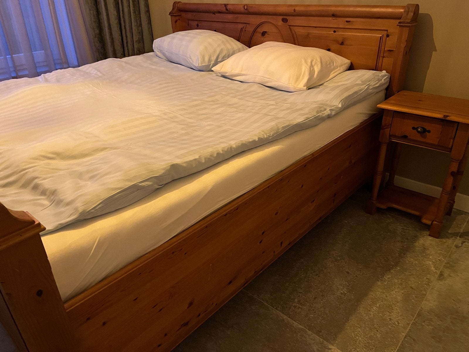 Superstevig 2 persoons eikenhouten bed izgs, Huis en Inrichting, Slaapkamer | Bedden, Ophalen, Gebruikt, Tweepersoons, Overige maten