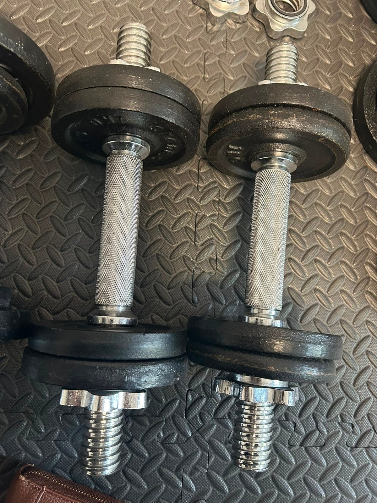 Dumbbells met diverse halterschijven - Tunturi & Crane, Ophalen, Gebruikt, Benen, Dumbbell