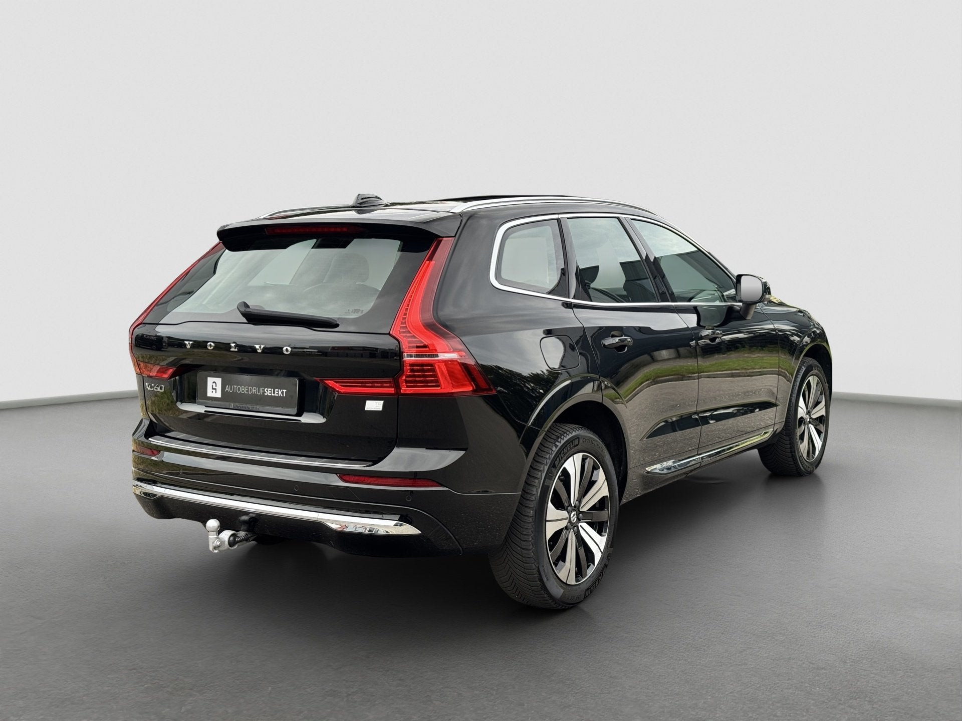 Volvo XC60 2.0 T8 Pano | Trekhaak | Pilot Assist | Carplay |, Auto's, Volvo, Automaat, Gebruikt, 4 cilinders, Zwart