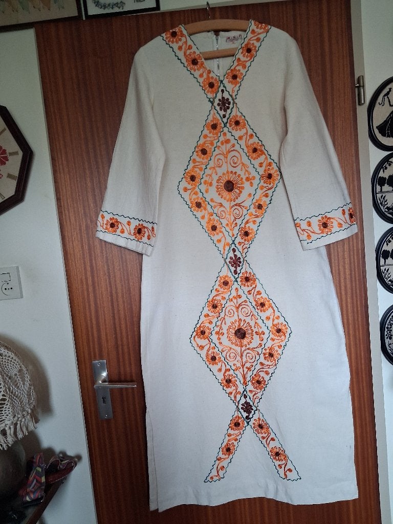 damesjurk langlinnen oranje geborduurd M.G.P.Laore m38, Maat 38/40 (M), Beige, Ophalen of Verzenden, Zo goed als nieuw