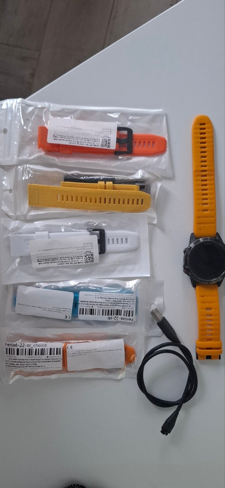 Garmin Fenix 5 Sapphire + 5 extra bandjes en laadsnoer, Gebruikt, Zwart, Ophalen of Verzenden, Waterdicht