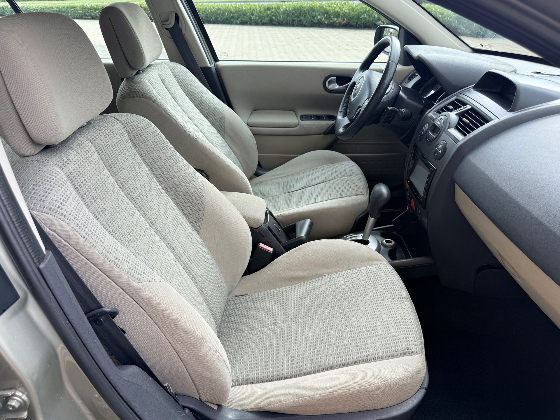 Foto 18 van Renault Mégane 1.6-16V Dynam Comf Automaat|Nwe APK| Carplay
