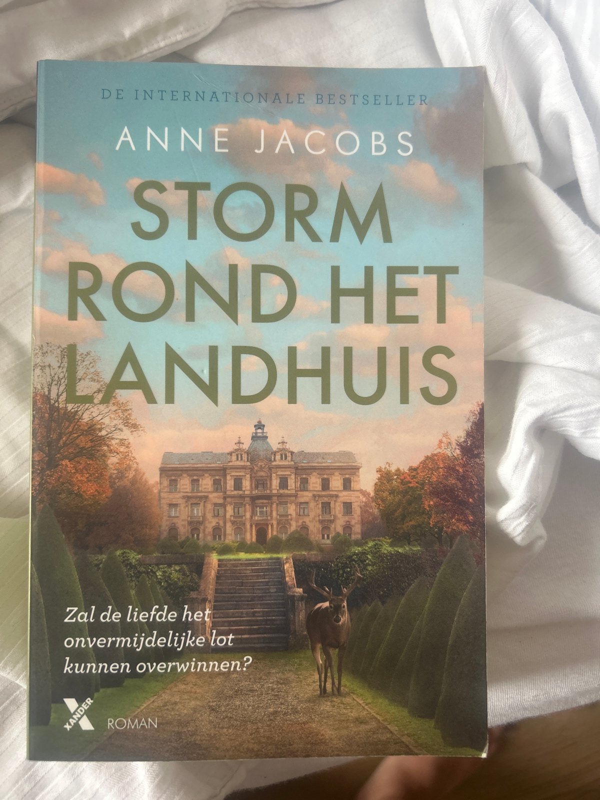 Storm rond het landhuis - Anne Jacobs, Boeken, Ophalen of Verzenden, Zo goed als nieuw, Nederland