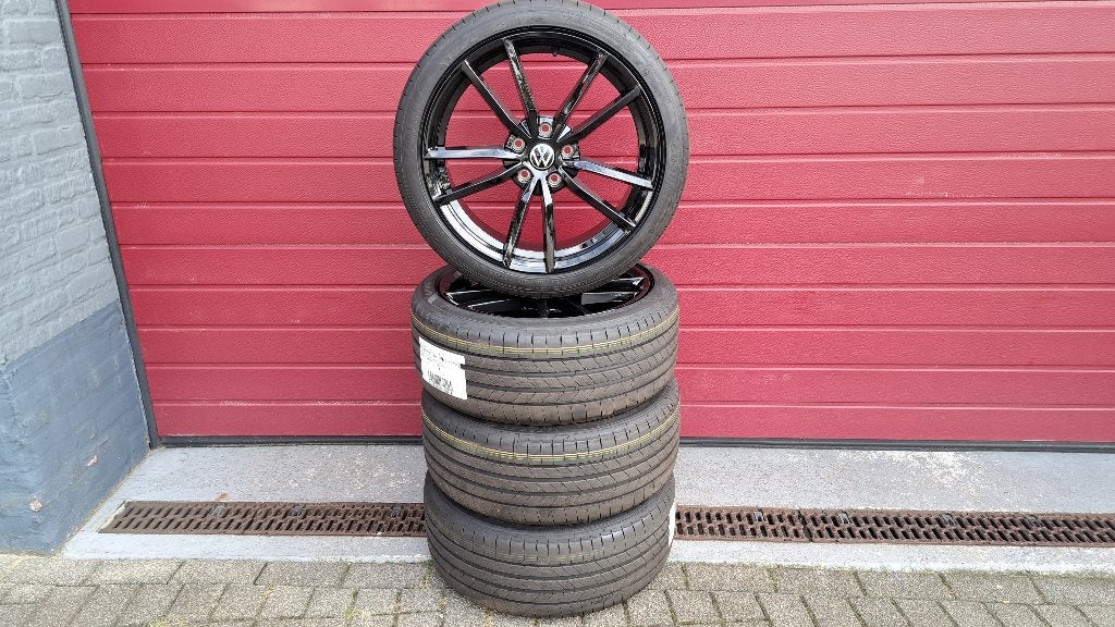 Pretoria look velgenset 18 inch zwart VW golf GTI /R/GTD, Ophalen, 18 inch, Sentury, Goodyear
