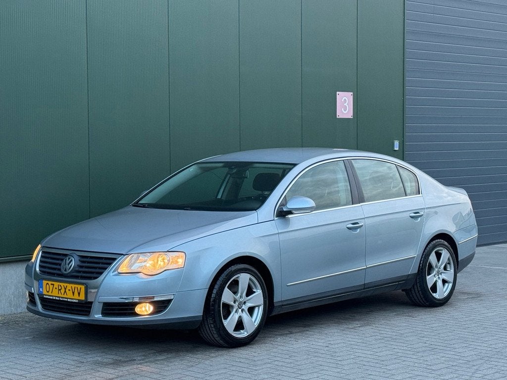 Zeer Nette Volkswagen PASSAT Comfortline | NIEUWE AUTOMAATBA, Gebruikt, 4 cilinders, Blauw, Bedrijf
