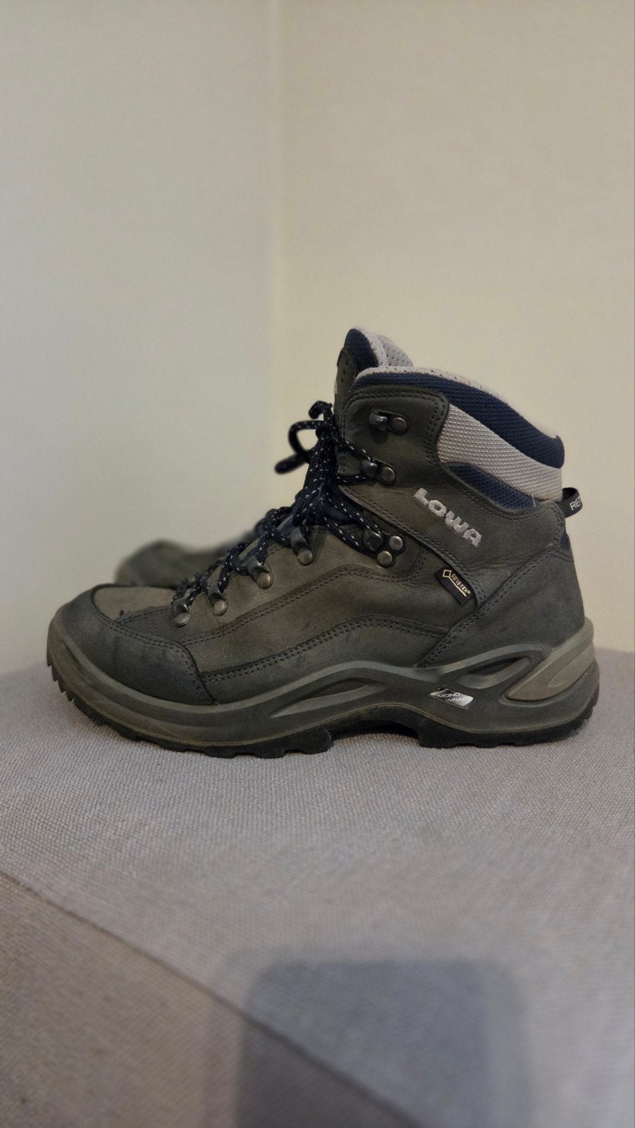 Lowa maat 41 - dames, Sport en Fitness, Bergsport en Wandelen, Ophalen of Verzenden, Zo goed als nieuw, Schoenen
