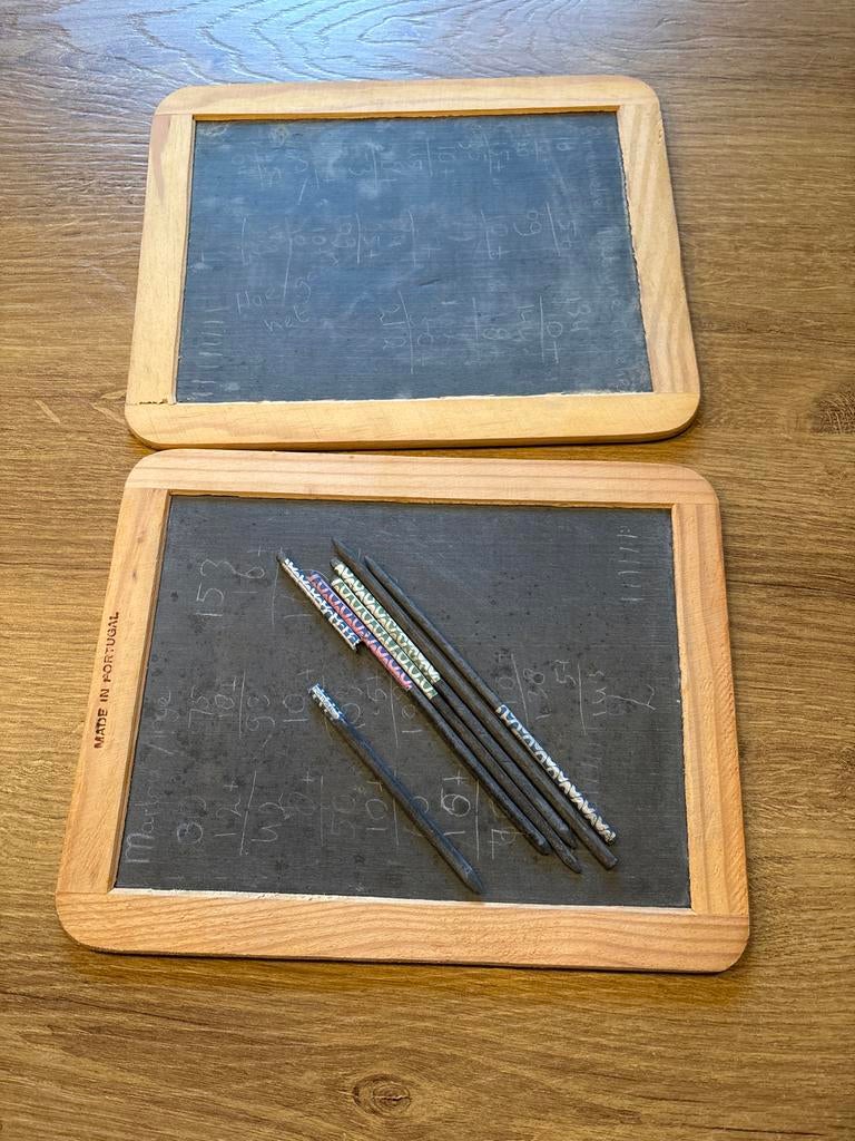 2 leien met griffels, Ophalen of Verzenden