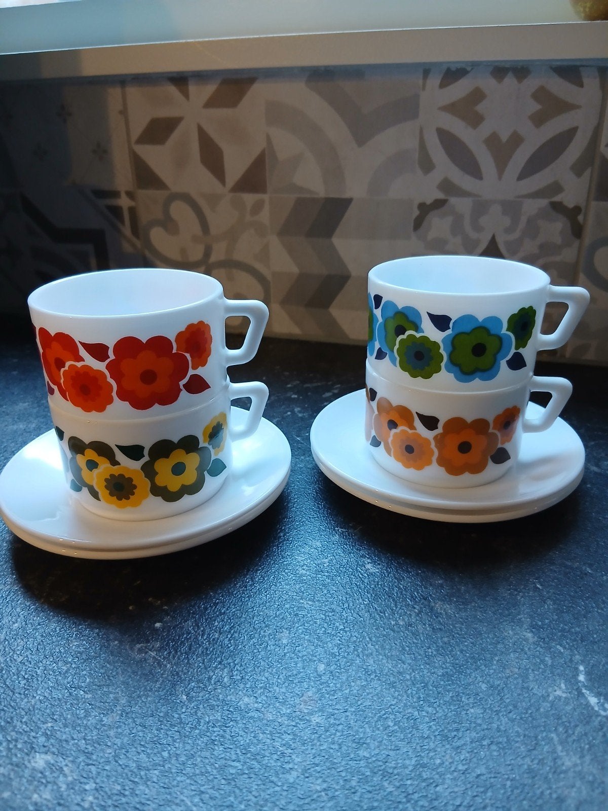 Set van 4 arcopal lotus kopjes met schotels, Ophalen of Verzenden