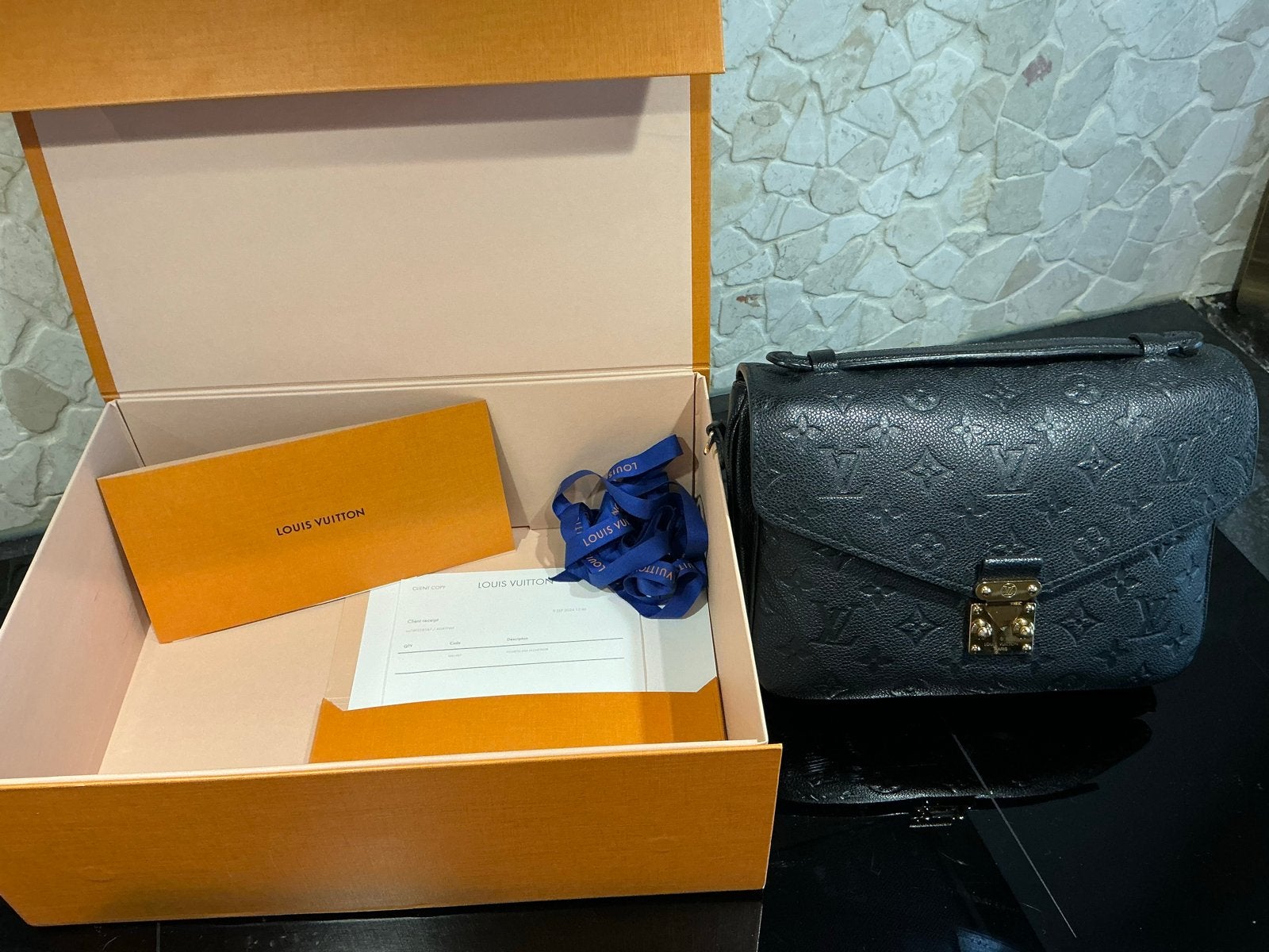 Louis Vuitton Pochette Métis Noir M41487, Ophalen of Verzenden, Zo goed als nieuw, Zwart, Schoudertasje